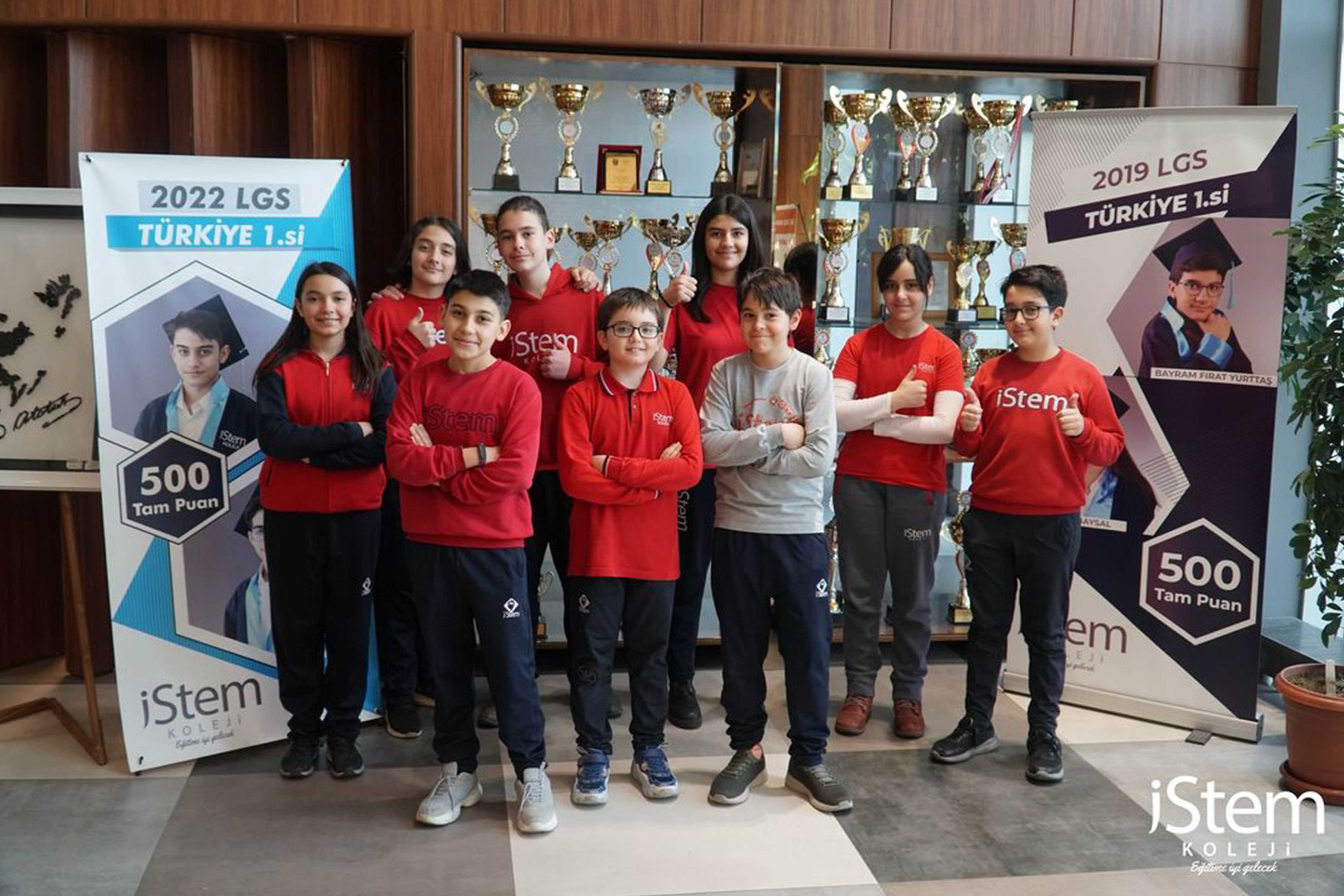 Türkiye Zeka Vakfı Matematik Yarışmalarında ortaokul takımlarımızdan 9 öğrenci Türkiye Finallerine kaldı.